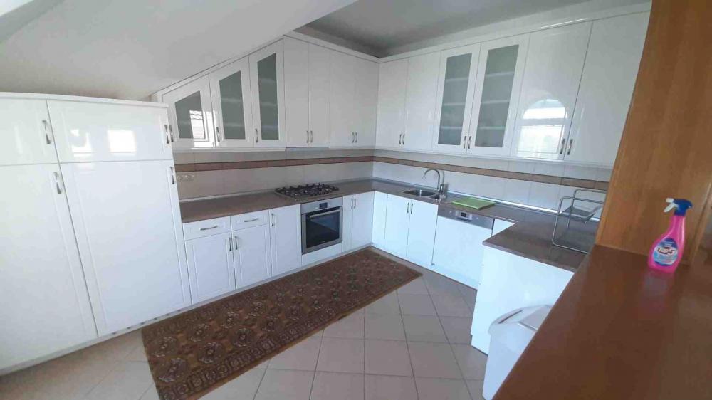 Slika 3 - Lazara Mamuzića,  Lokal za izdavanje, 250m2, 2.100€