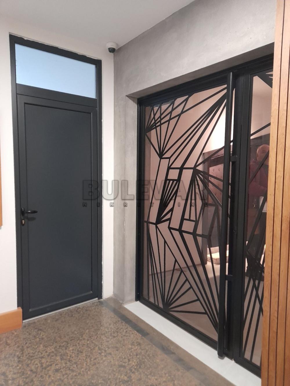 Slika 3 - Bulevar 12. februar,  Lokal za izdavanje, 130m2, 1.600€