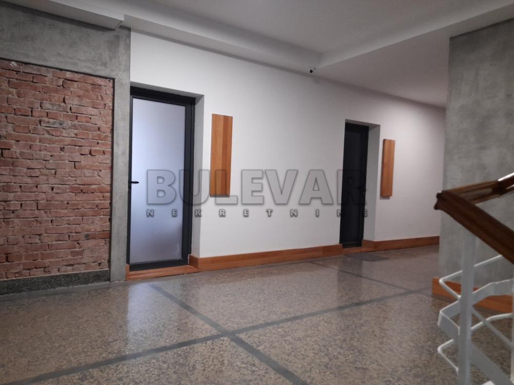 Slika 1 - Bulevar 12. februar,  Lokal za izdavanje, 130m2, 1.600€