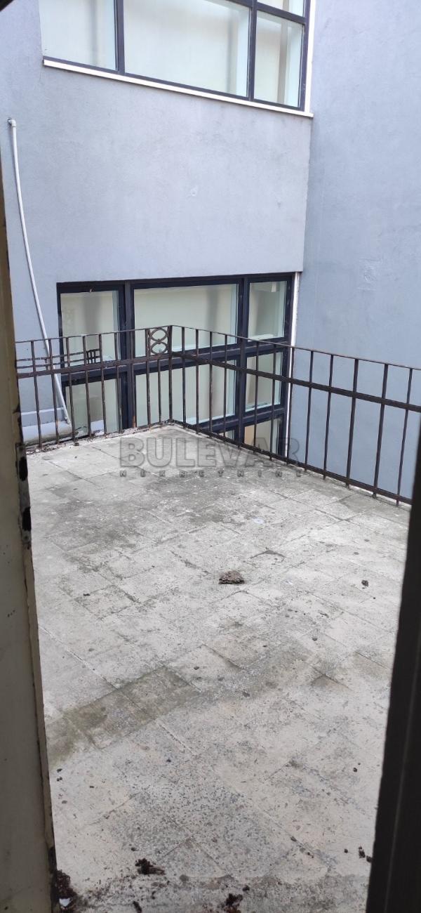 Slika 10 - Obrenovićeva,  Lokal za izdavanje, 119m2, 900€