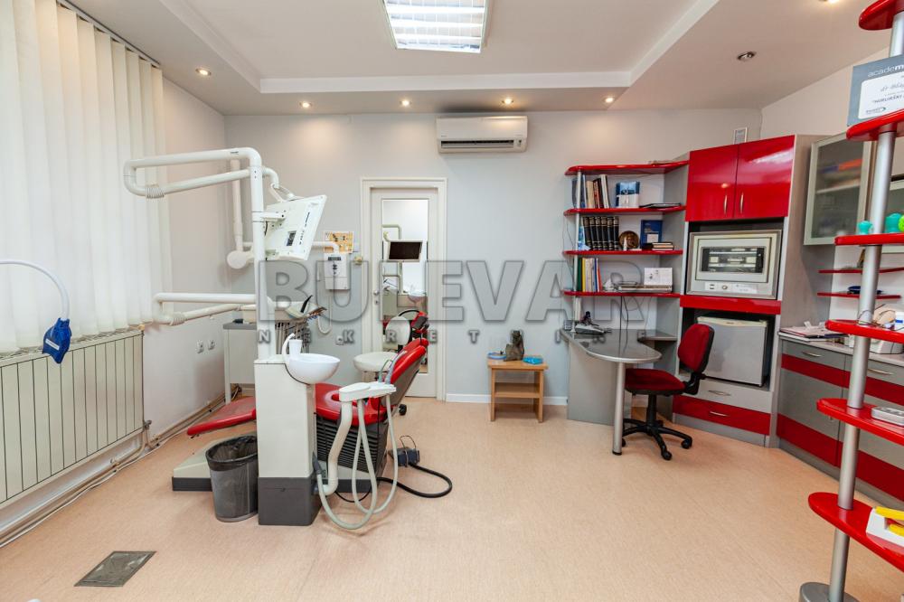 Slika 1 - Obrenovićeva,  Lokal za izdavanje, 40m2, 450€