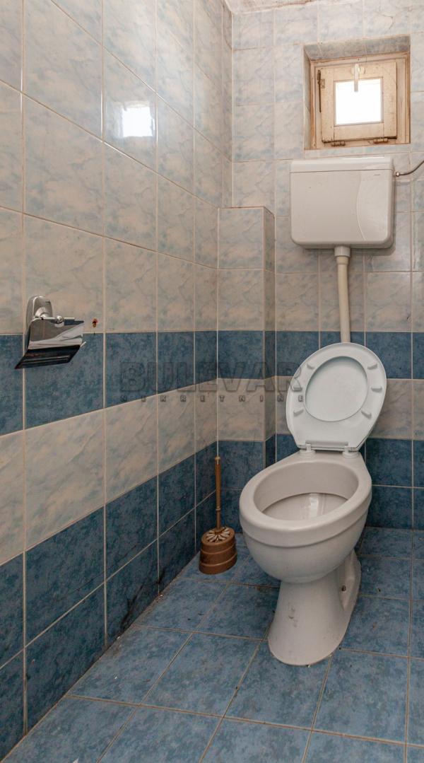 Slika 7 - Obrenovićeva,  Lokal za izdavanje, 200m2, 2.000€