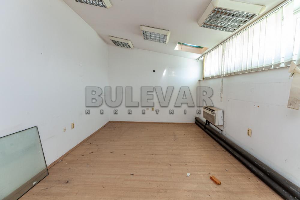 Slika 3 - Obrenovićeva,  Lokal za izdavanje, 200m2, 2.000€