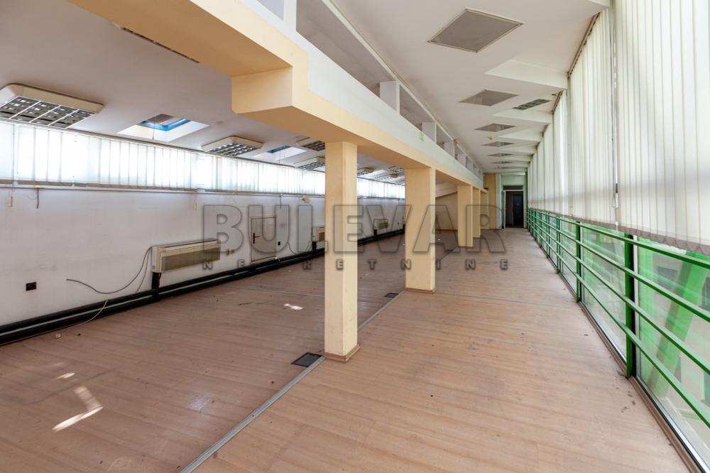 Slika 1 - Obrenovićeva,  Lokal za izdavanje, 200m2, 2.000€