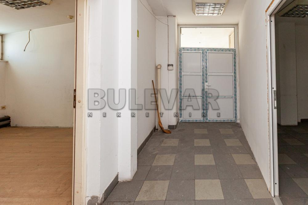 Slika 5 - Obrenovićeva,  Lokal za izdavanje, 200m2, 2.000€