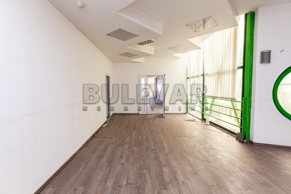 Slika 3 - Obrenovićeva,  Lokal za izdavanje, 300m2, 3.000€