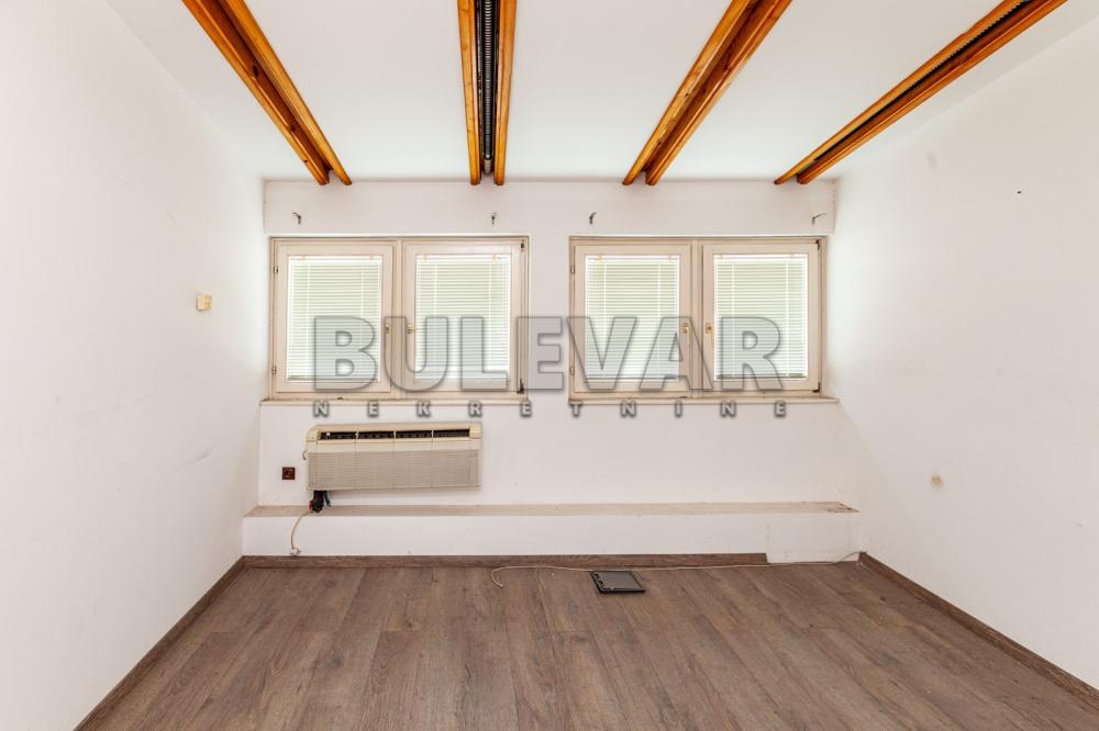 Slika 5 - Obrenovićeva,  Lokal za izdavanje, 300m2, 3.000€