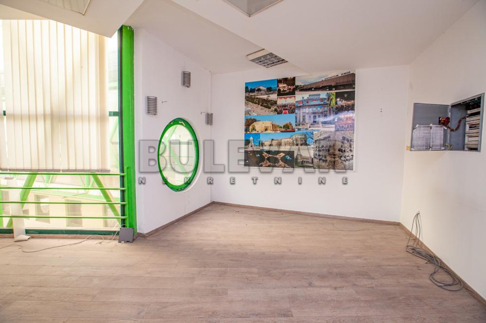 Slika 4 - Obrenovićeva,  Lokal za izdavanje, 300m2, 3.000€