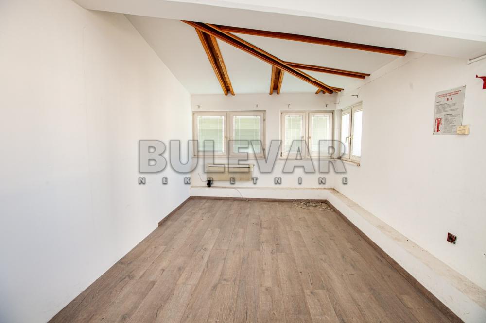 Slika 9 - Obrenovićeva,  Lokal za izdavanje, 300m2, 3.000€