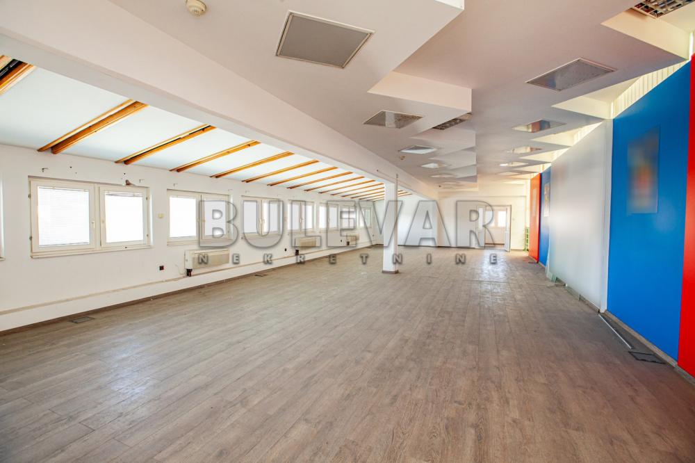 Slika 6 - Obrenovićeva,  Lokal za izdavanje, 300m2, 3.000€