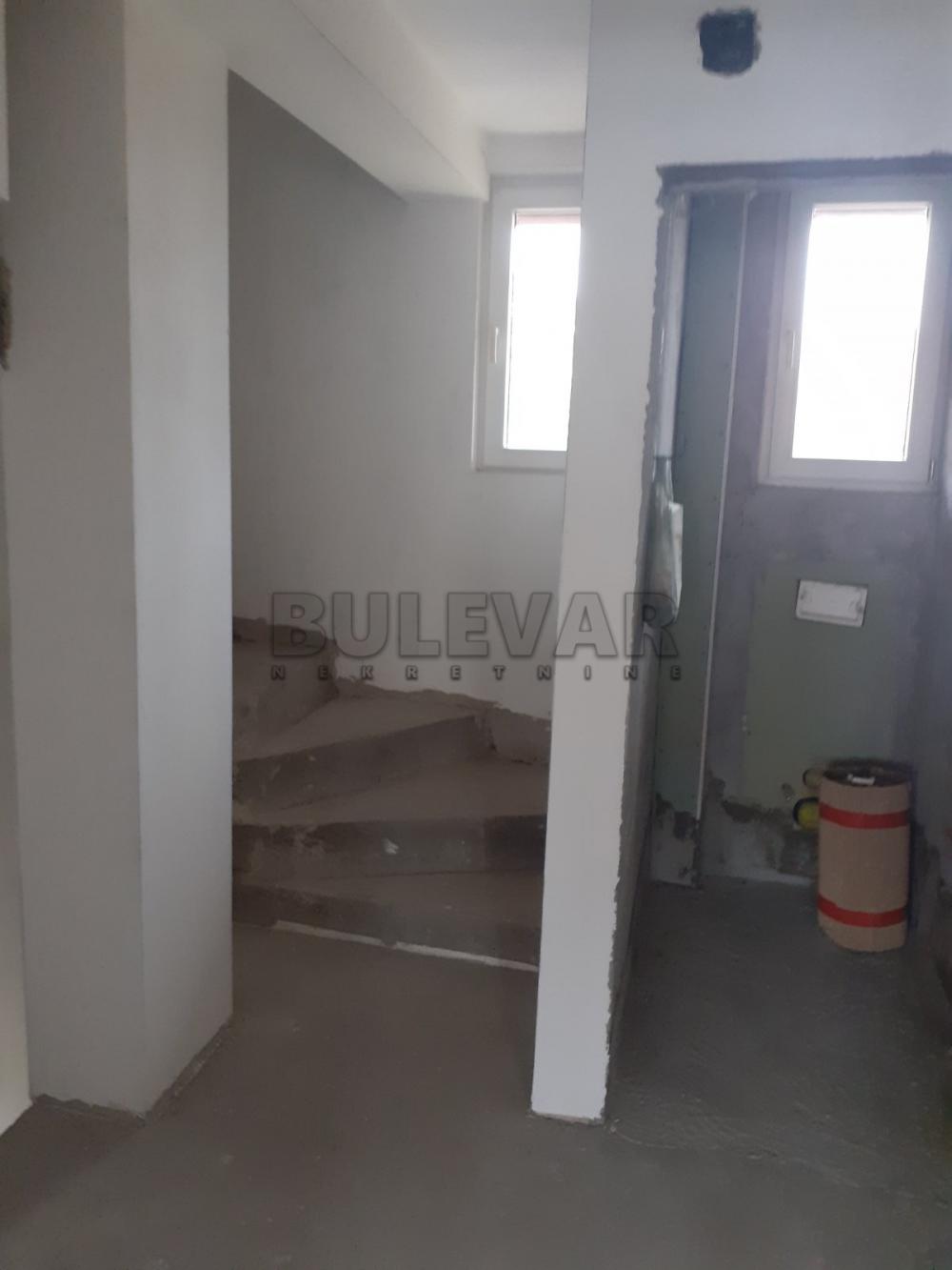 Slika 9 - Matejevački put,  Lokal za izdavanje, 250m2, 1.100€