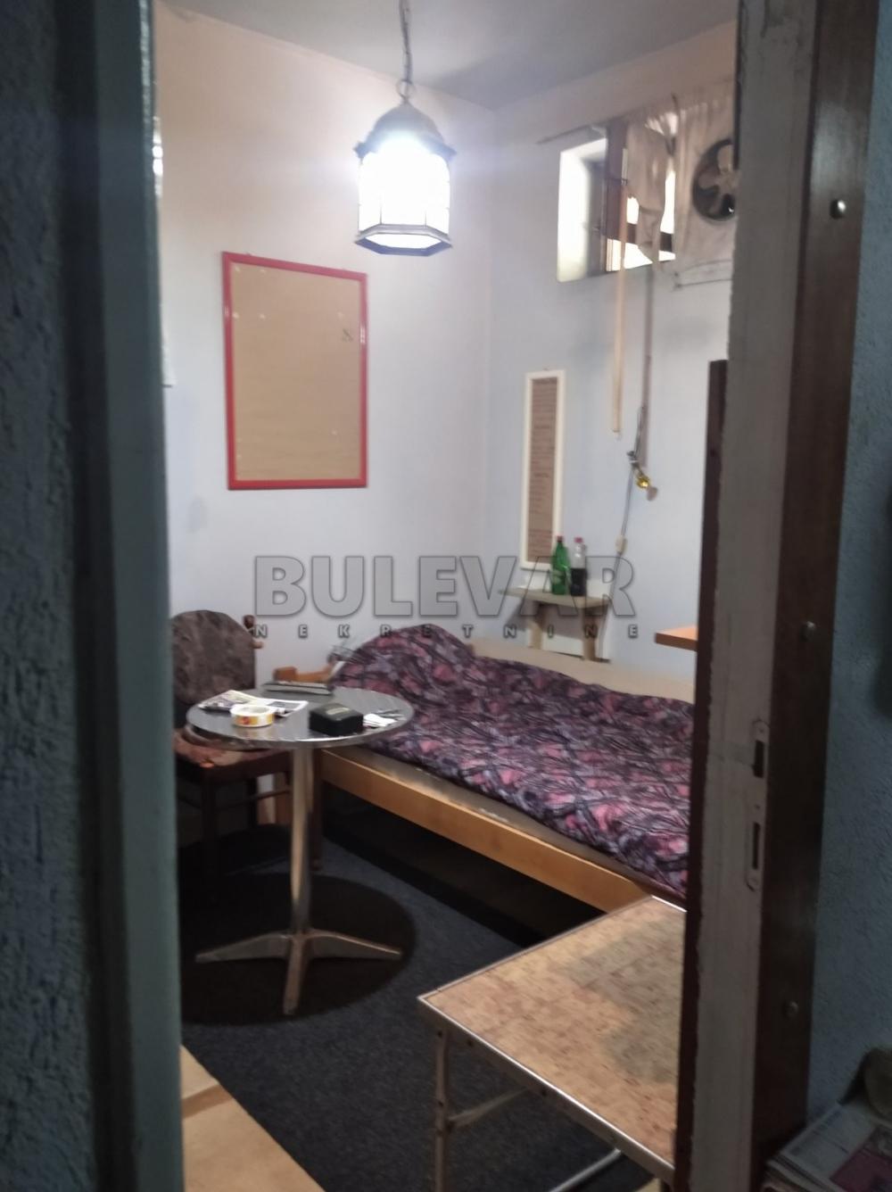Slika 1 - Bulevar Nemanjića,  Lokal na prodaju, 203m2, 204.000€