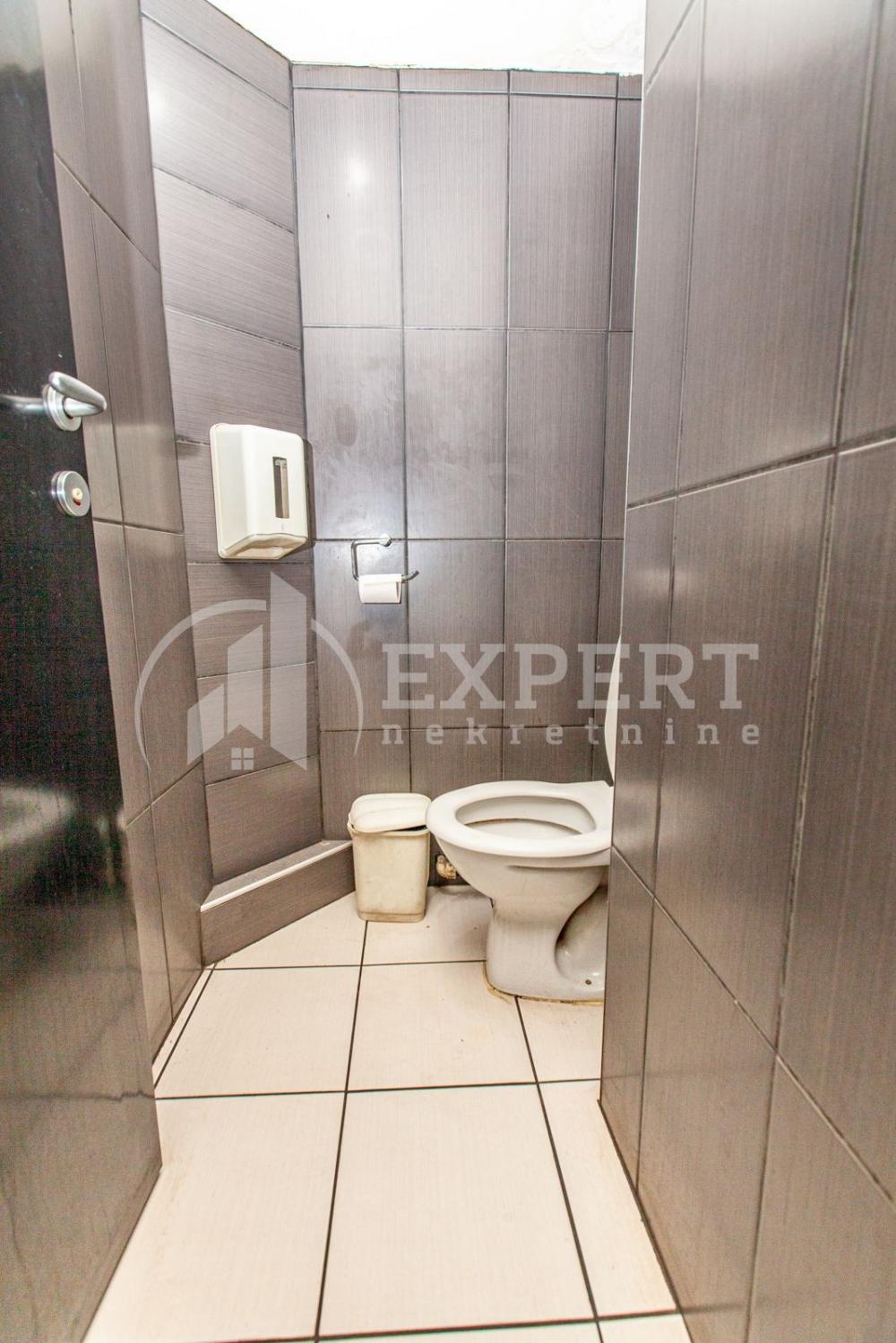 Slika 8 - Trg kralja Aleksandra Ujedinitelja,  Lokal na prodaju, 100m2, 300.000€