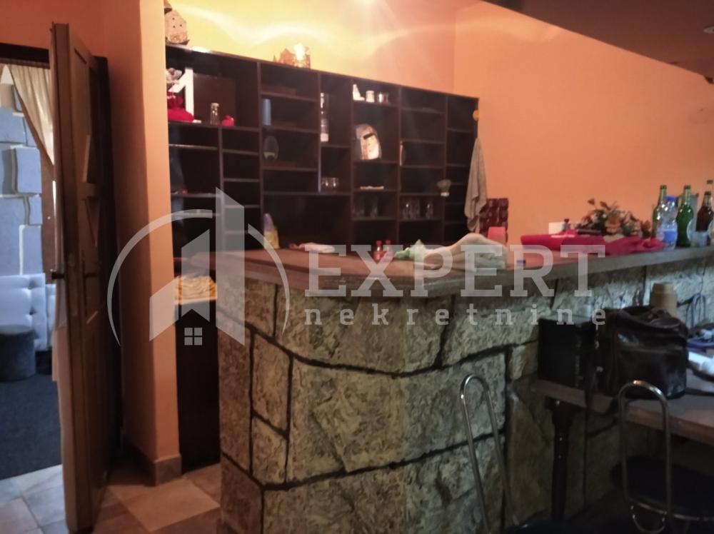 Slika 9 - Bulevar Nemanjića,  Lokal na prodaju, 203m2, 204.000€