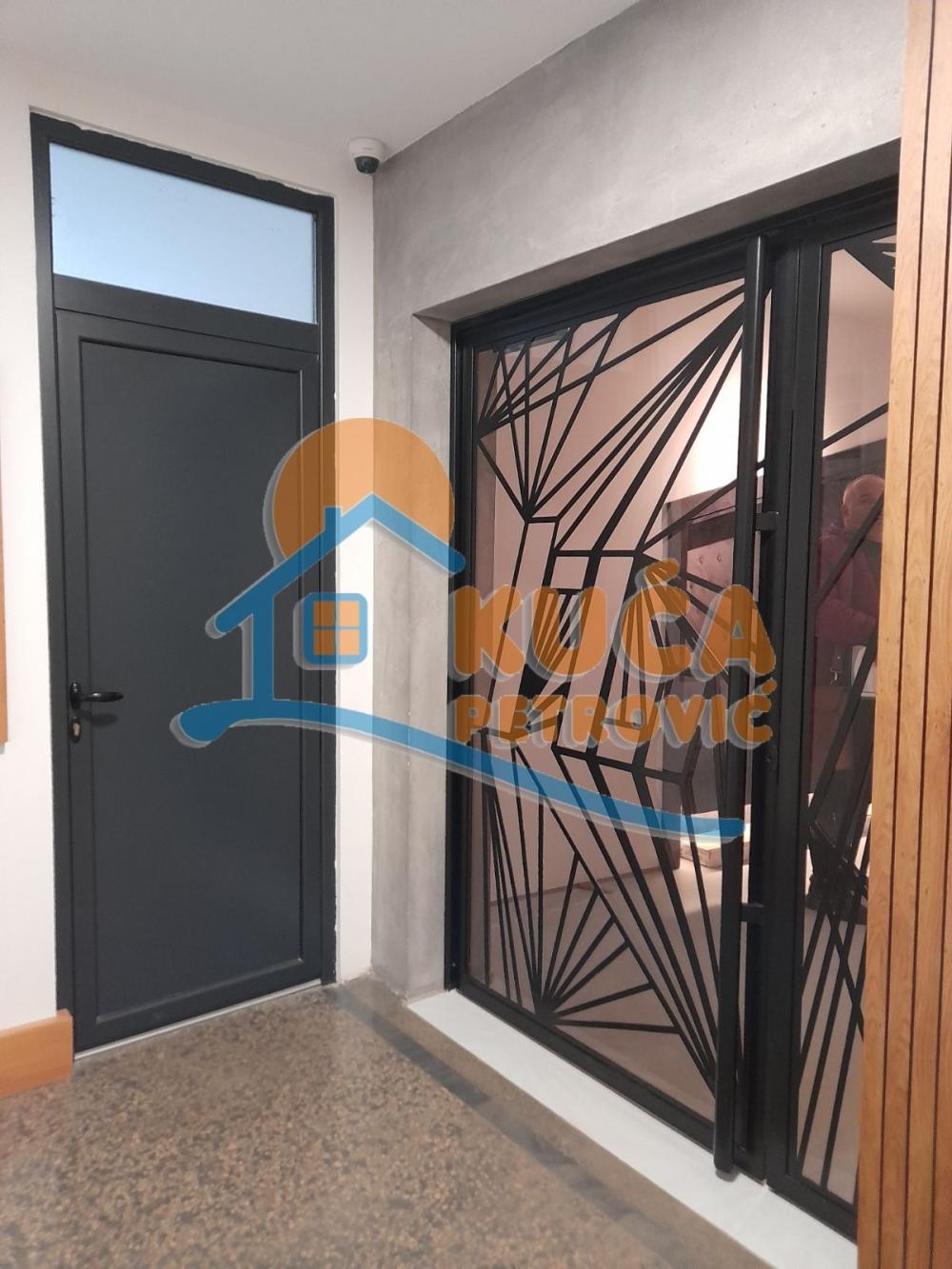 Slika 3 - Bulevar 12. februar,  Lokal za izdavanje, 130m2, 1.600€