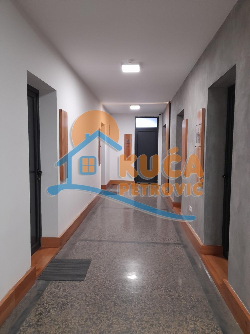 Slika 2 - Bulevar 12. februar,  Lokal za izdavanje, 130m2, 1.600€