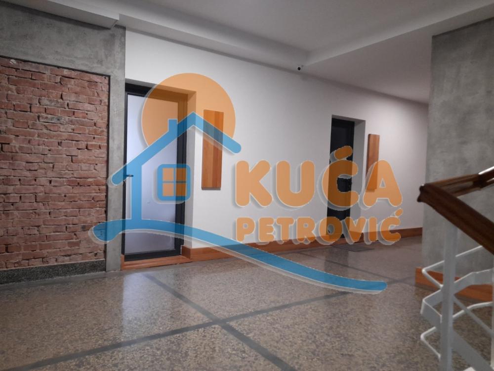 Slika 1 - Bulevar 12. februar,  Lokal za izdavanje, 130m2, 1.600€