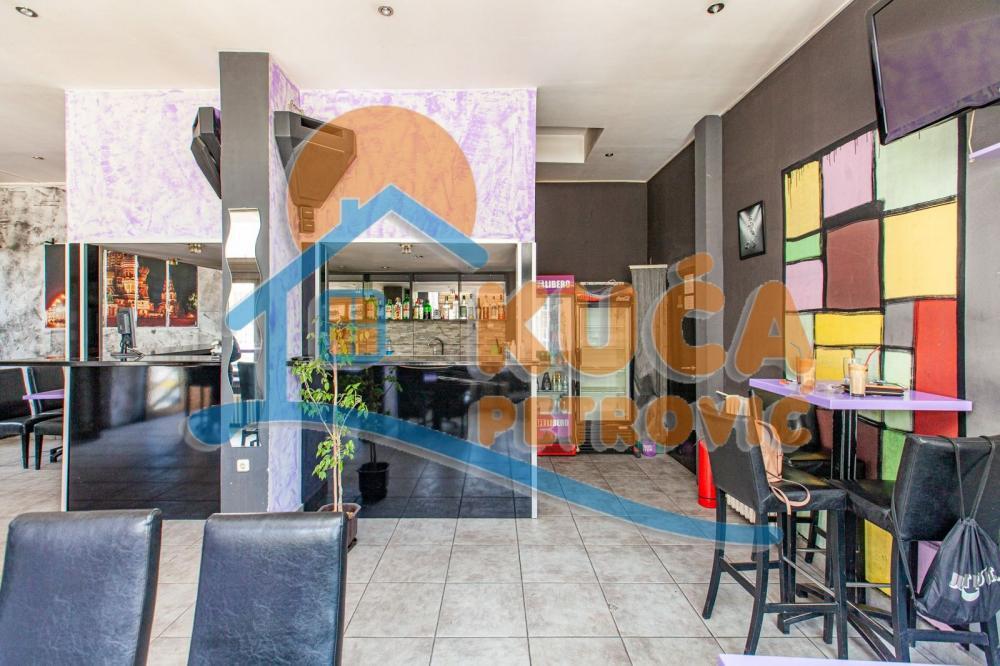 Glavna slika -Trg kralja Aleksandra Ujedinitelja,  Lokal na prodaju, 100m2, 300.000€