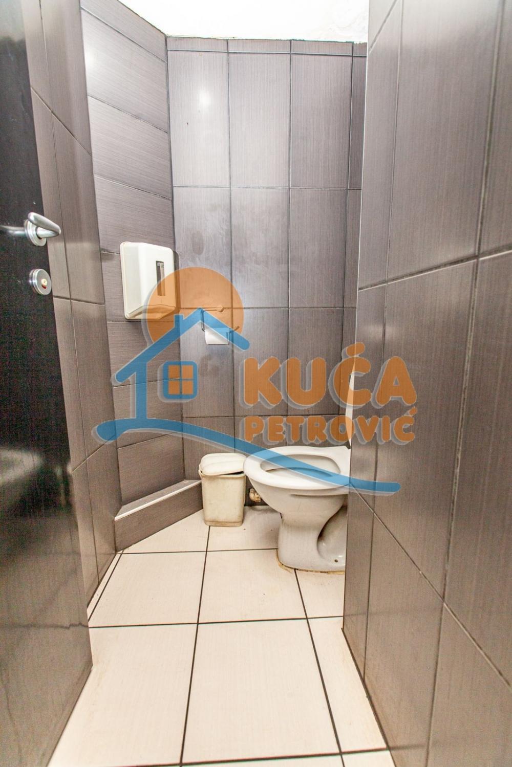 Slika 8 - Trg kralja Aleksandra Ujedinitelja,  Lokal na prodaju, 100m2, 300.000€