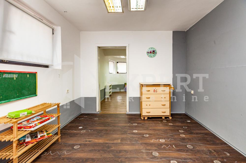 Slika 10 - Jug Bogdanova,  Kuća na prodaju, 156m2, 259.999€