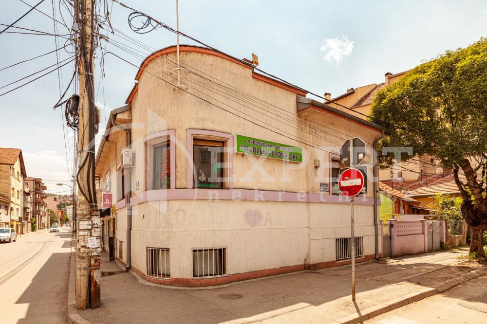 Slika 1 - Jug Bogdanova,  Kuća na prodaju, 156m2, 259.999€