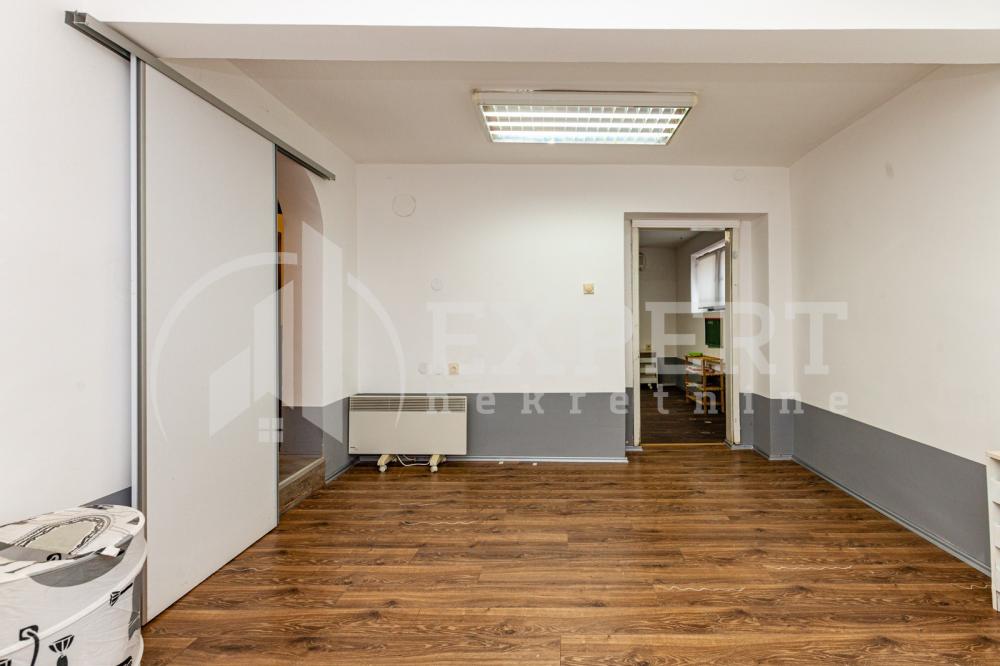 Slika 11 - Jug Bogdanova,  Kuća na prodaju, 156m2, 259.999€