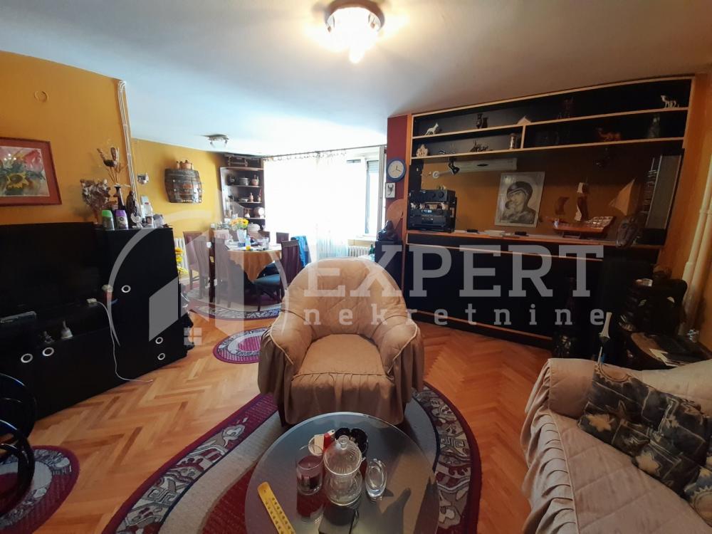 Slika 1 - Cara Dušana, Četvorosoban stan na prodaju, 92m2, 185.000€