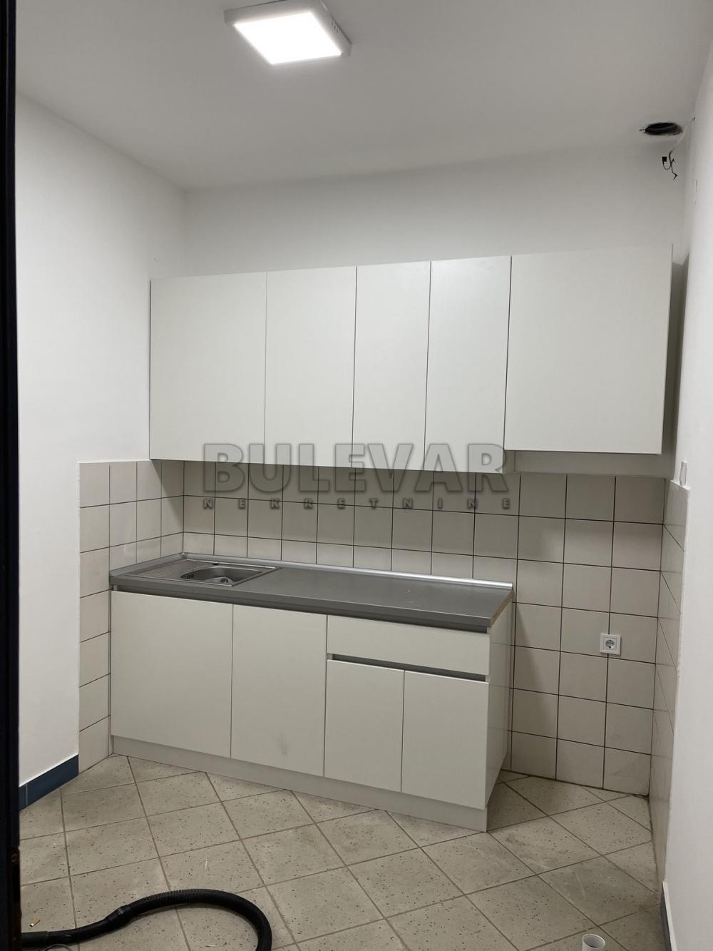 Slika 8 - Bulevar Nikole Tesle,  Lokal za izdavanje, 200m2, 1.200€