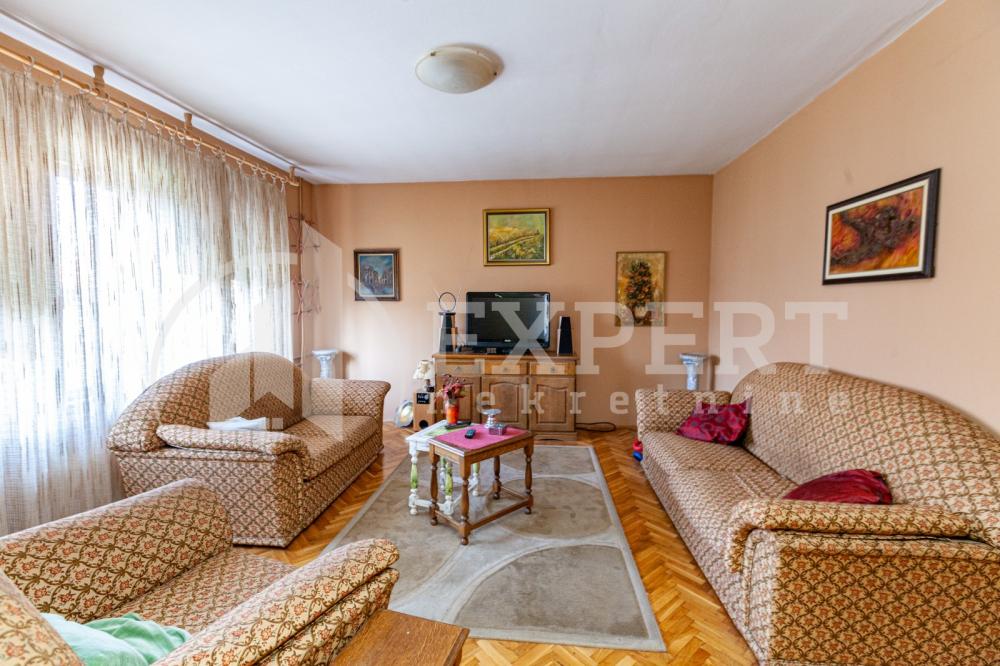 Slika 8 - Bulevar svetog cara,  Kuća na prodaju, 248m2, 175.000€