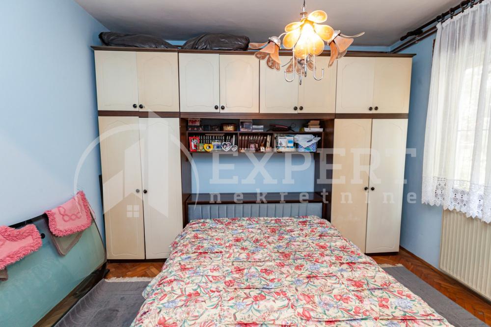 Slika 5 - Bulevar svetog cara,  Kuća na prodaju, 248m2, 175.000€