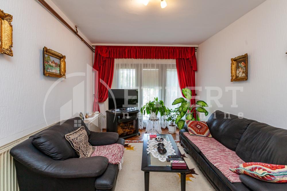 Slika 1 - Bulevar svetog cara,  Kuća na prodaju, 248m2, 175.000€