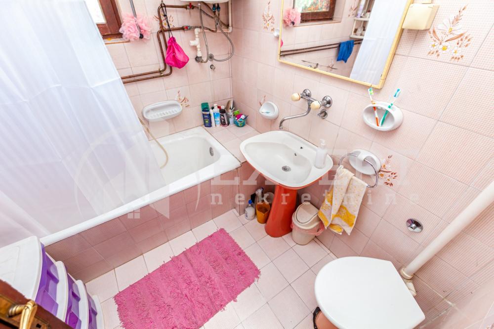 Slika 9 - Bulevar svetog cara,  Kuća na prodaju, 248m2, 175.000€