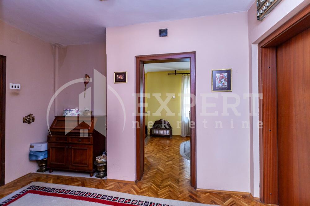 Slika 11 - Bulevar svetog cara,  Kuća na prodaju, 248m2, 175.000€