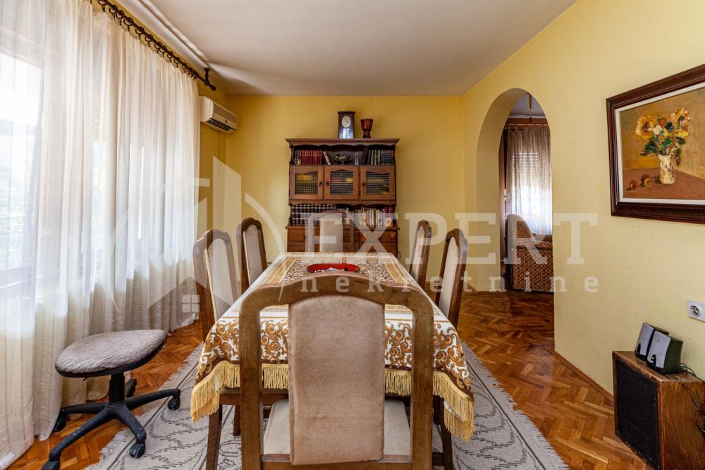 Slika 7 - Bulevar svetog cara,  Kuća na prodaju, 248m2, 175.000€