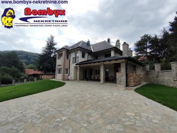 Glavna slika - Kuća na prodaju, 300m2, 1.270.000€