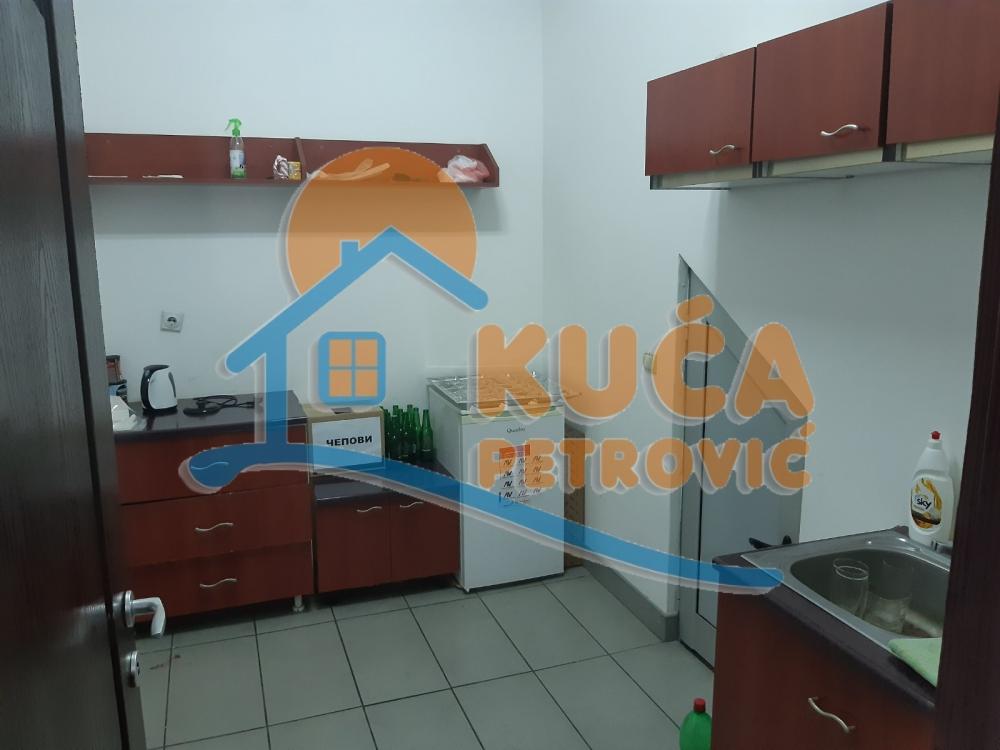 Slika 3 - Knjaževačka,  Lokal za izdavanje, 212m2, 1.250€