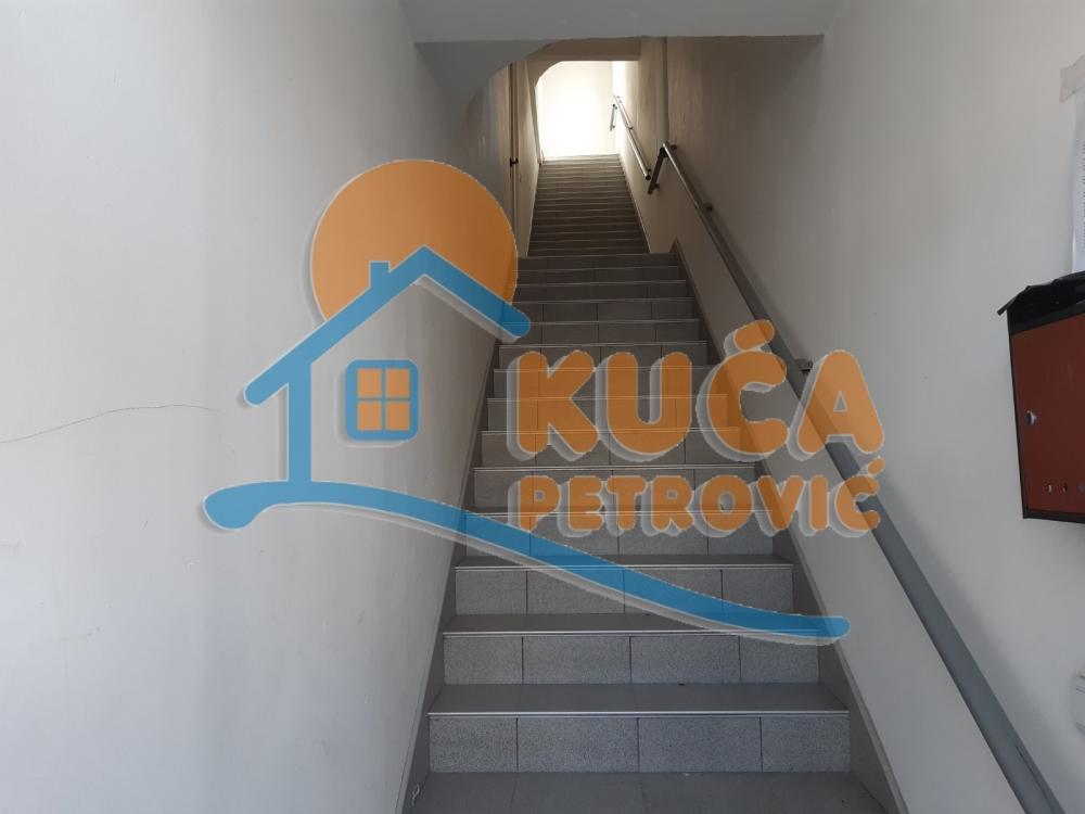 Slika 4 - Knjaževačka,  Lokal za izdavanje, 212m2, 1.250€