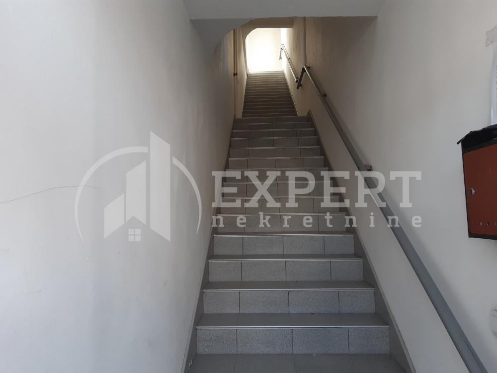 Slika 4 - Knjaževačka,  Lokal za izdavanje, 212m2, 1.250€