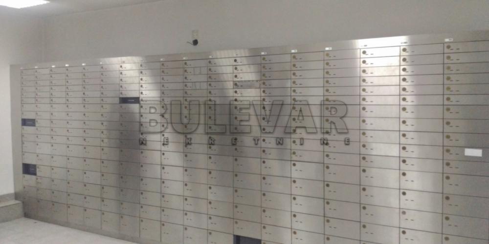 Slika 2 - Obrenovićeva,  Lokal za izdavanje, 94m2, 1.200€