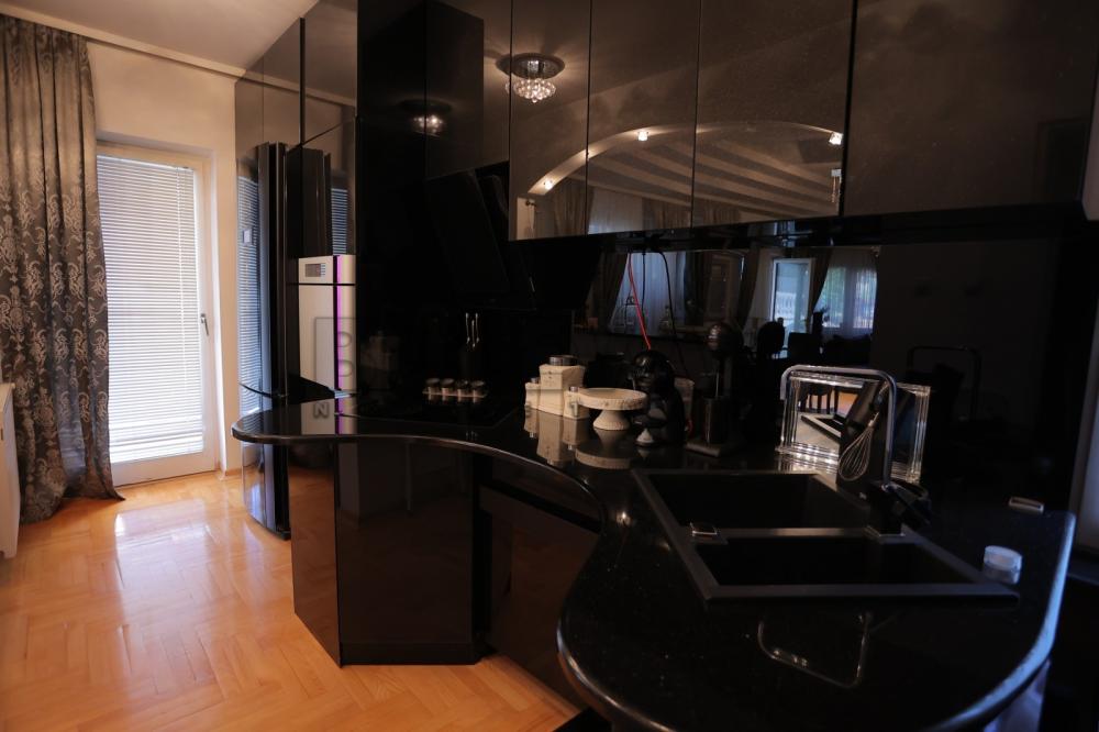 Slika 4 - Despota Djurdja,  Kuća na prodaju, 332m2, 412.400€