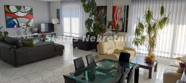 Slika 1 -  Kuća na prodaju, 300m2, 470.710€