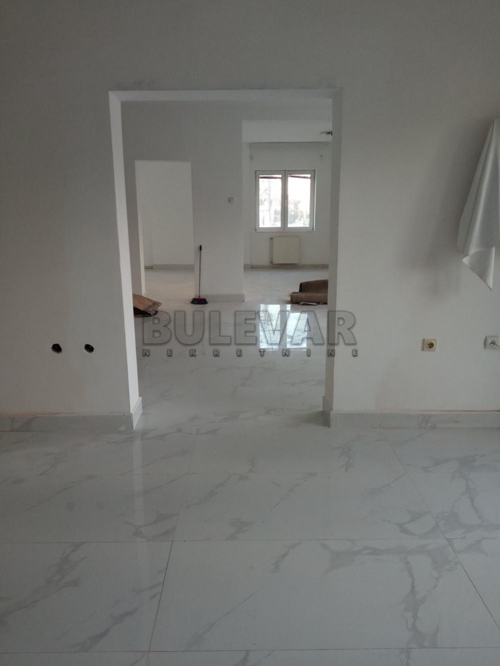 Slika 9 - Vojvode Tankosića,  Lokal za izdavanje, 380m2, 2.500€