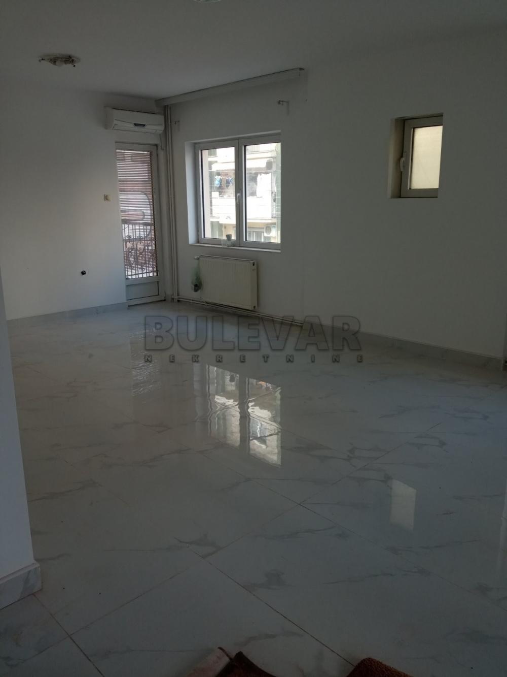 Slika 3 - Vojvode Tankosića,  Lokal za izdavanje, 380m2, 2.500€