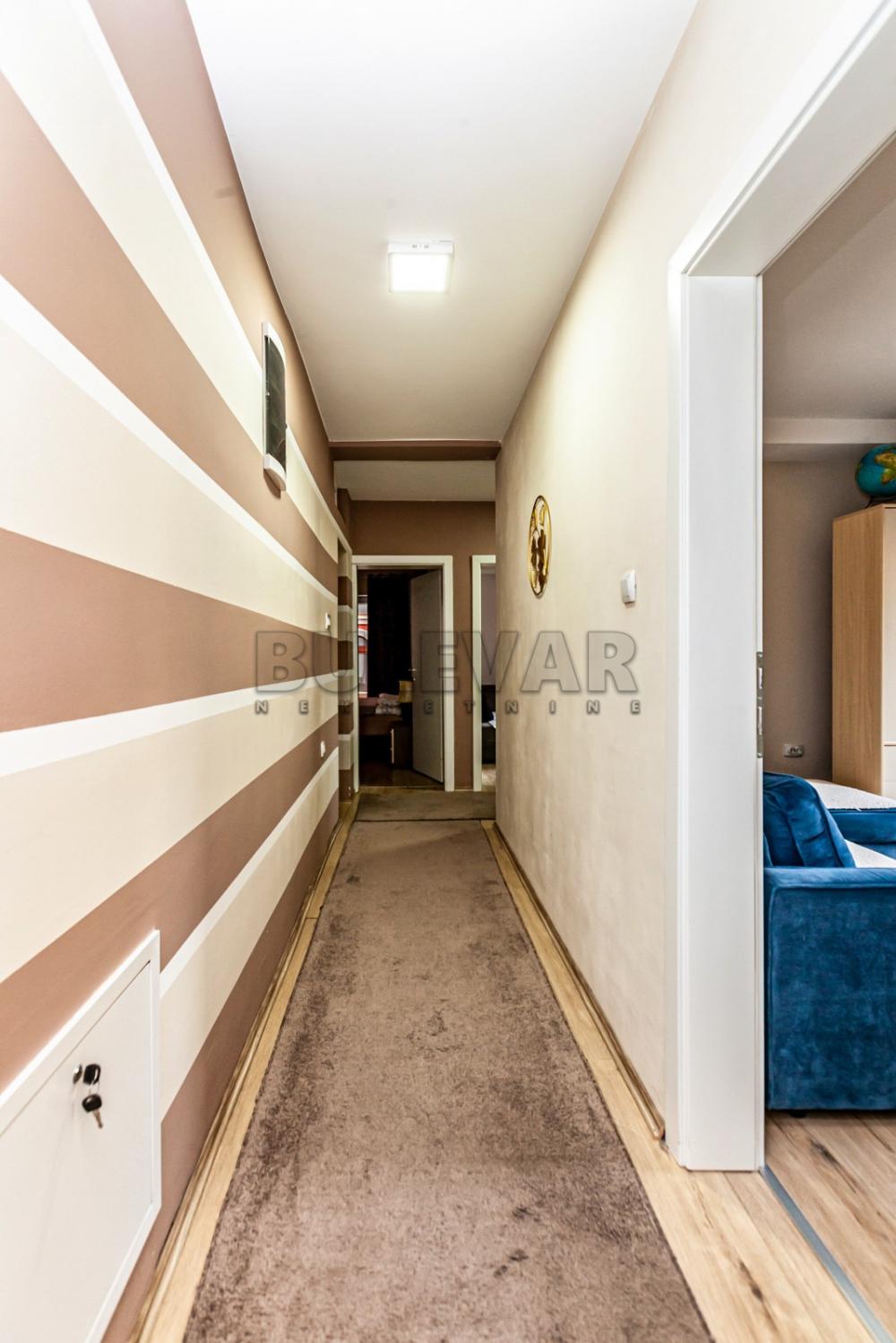 Slika 2 - Vase Smajevića,  Kuća na prodaju, 290m2, 310.000€