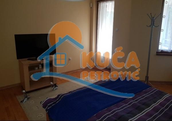 Glavna slika -Jesenjinova,  Kuća za izdavanje, 280m2, 1.150€