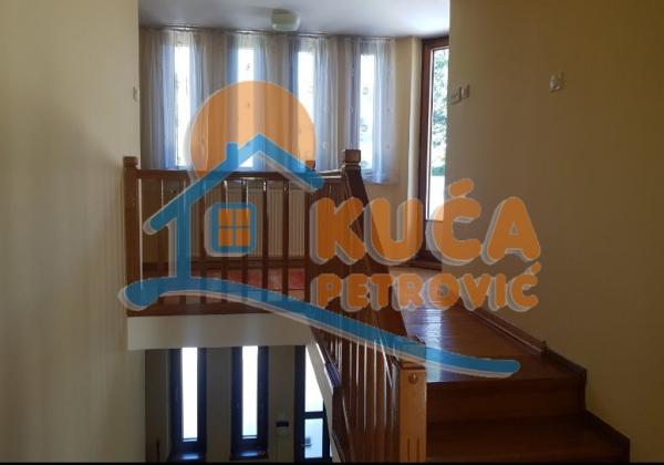 Slika 11 - Jesenjinova,  Kuća za izdavanje, 280m2, 1.150€