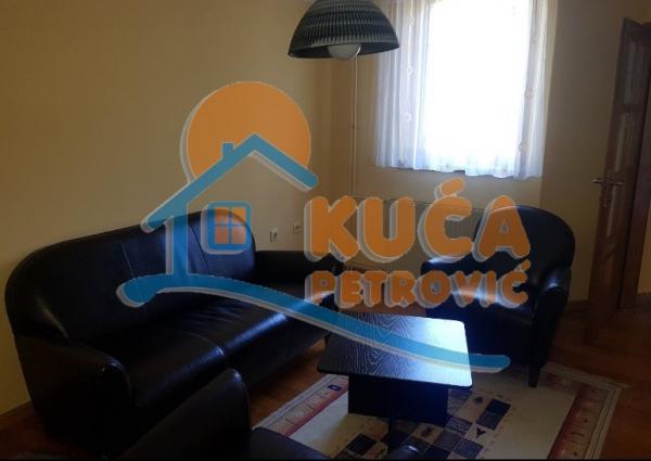 Slika 9 - Jesenjinova,  Kuća za izdavanje, 280m2, 1.150€