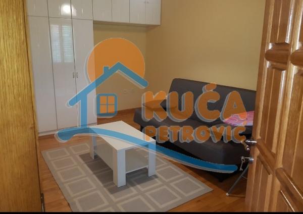 Slika 3 - Jesenjinova,  Kuća za izdavanje, 280m2, 1.150€