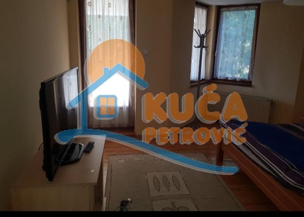 Slika 6 - Jesenjinova,  Kuća za izdavanje, 280m2, 1.150€