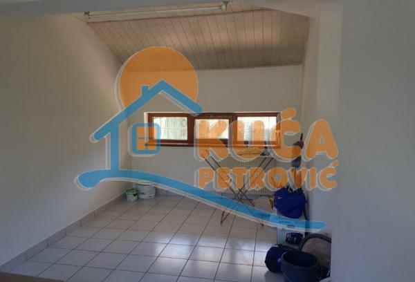 Slika 7 - Jesenjinova,  Kuća za izdavanje, 280m2, 1.150€